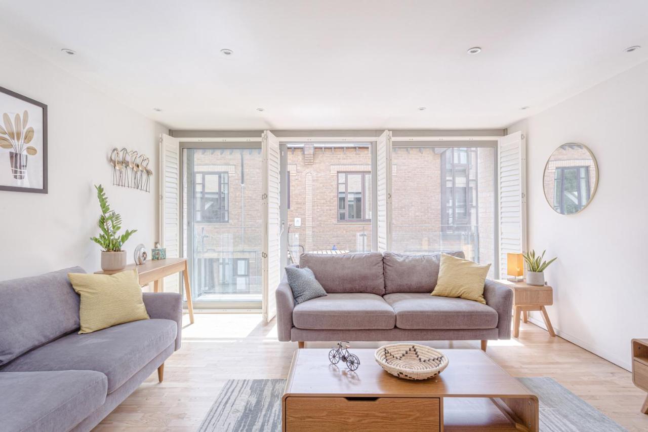 Exclusive Centre Townhouse With Parking