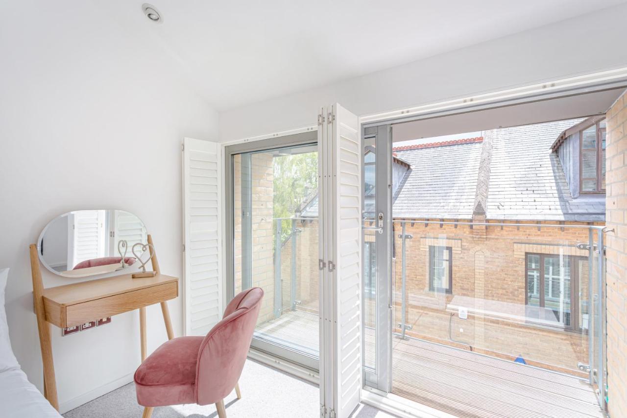 Exclusive Centre Townhouse With Parking *