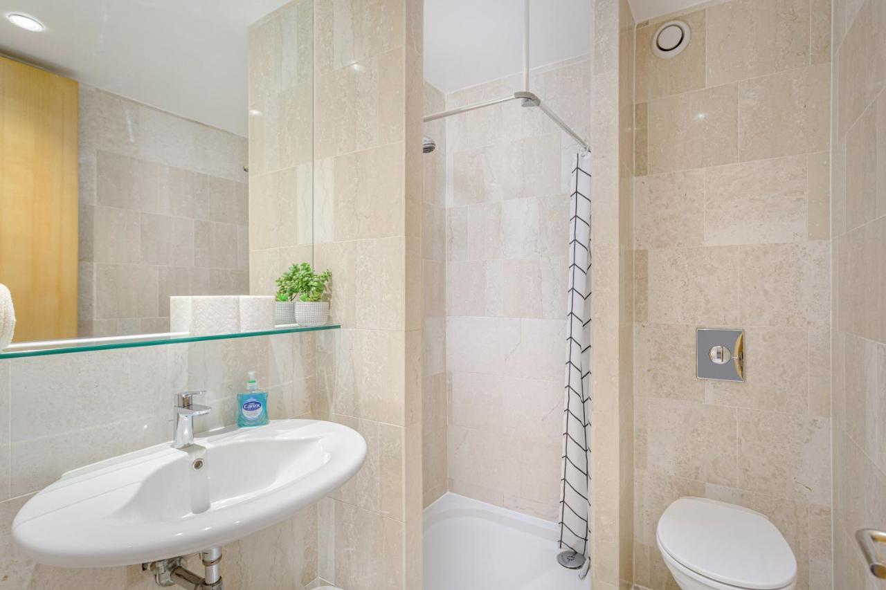Exclusive Centre Townhouse With Parking